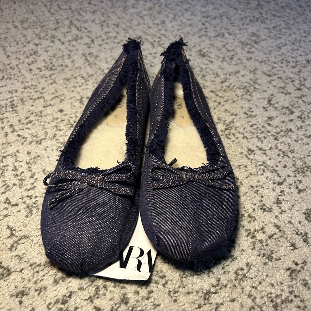 NWT Zara Blue Denim Frayed Fur-Lined Ballet Flats Size 6.5 U.S.